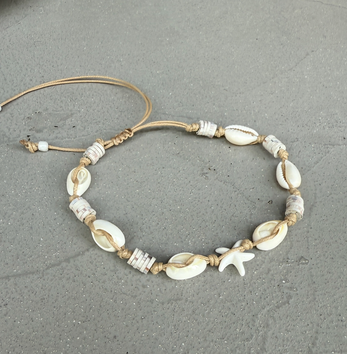 دستبند صدف و ستاره دریایی با نخ چرم کد ۵