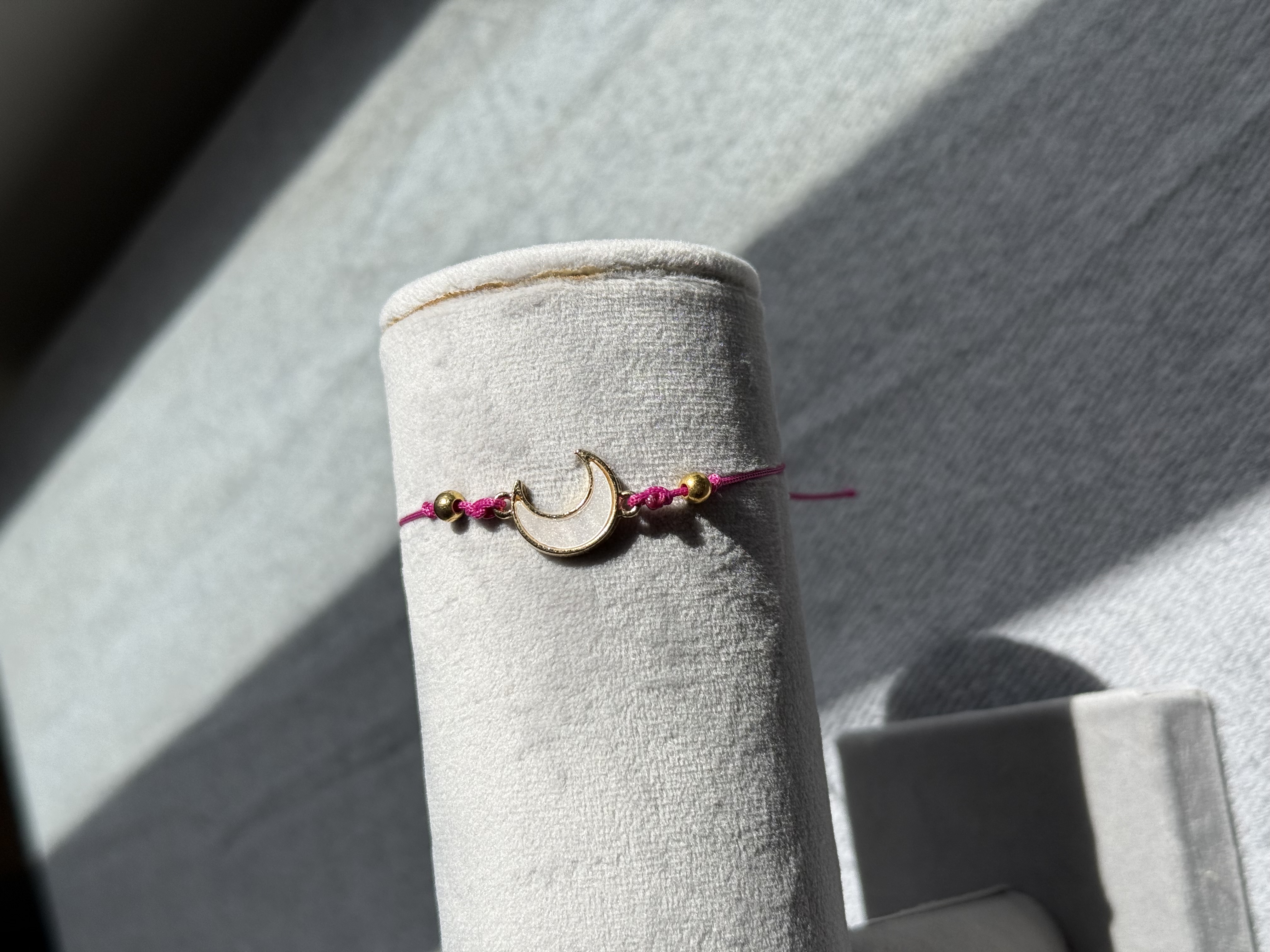 دستبند دستباف پلاک ماه کد ۴۷